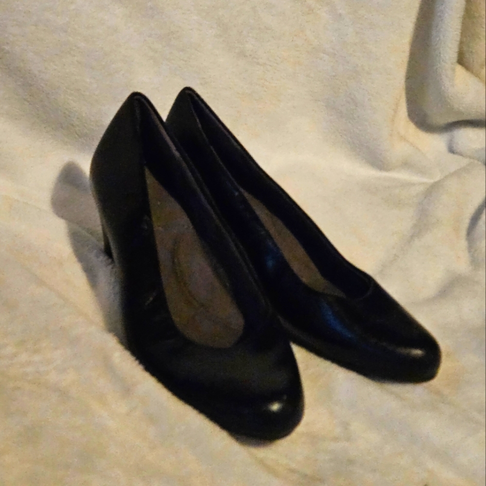 Aerosols Heelrest Black Heels